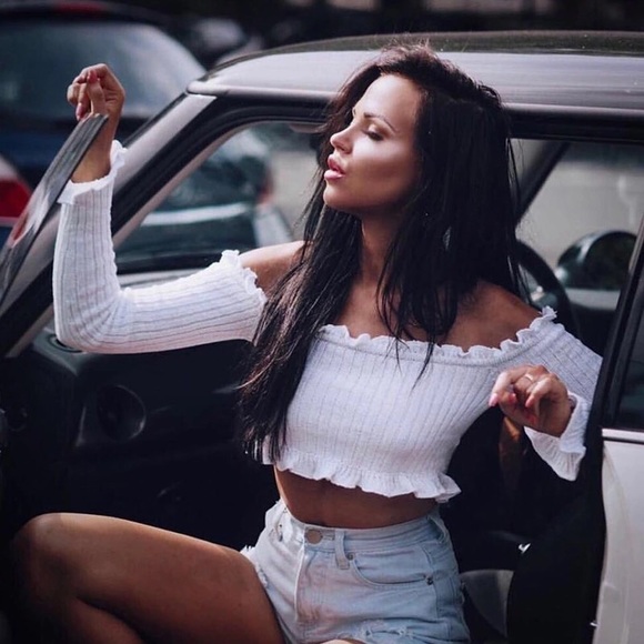 Off the Should Long Sleeve Crop Top - Picture 1 of 3